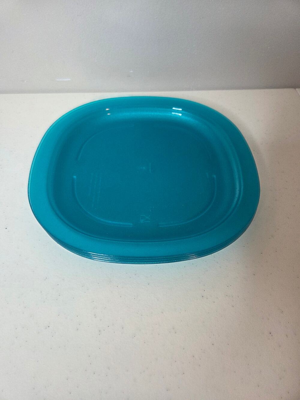 Tupperware 3398B Teal Microwave Reheatable 9.5in Square Luncheon Plates Set 4